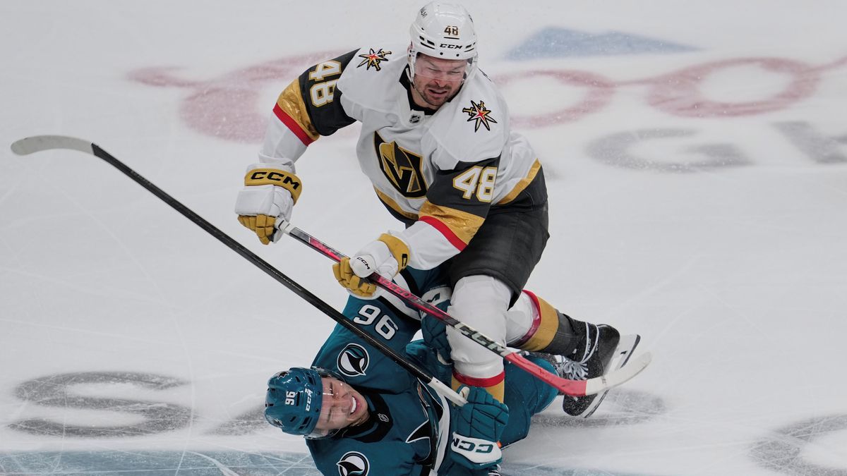 Na Hertla se v San Jose bučelo. Gólman Sharks pak spáchal hokejové harakiri